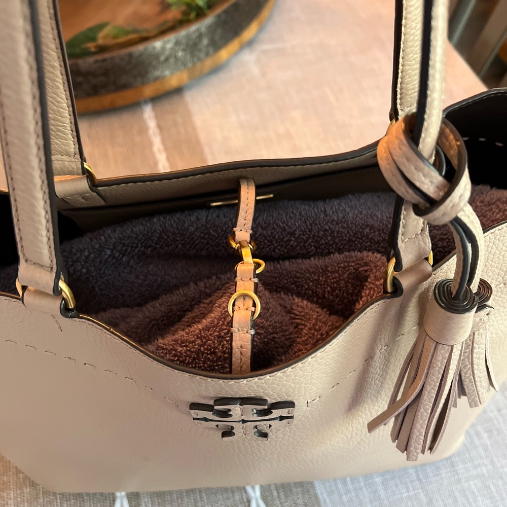 ⭐️Tory Burch McGraw Leather Tote Beige Tan Shoulder Bag + Dust Bag - Picture 4 of 9